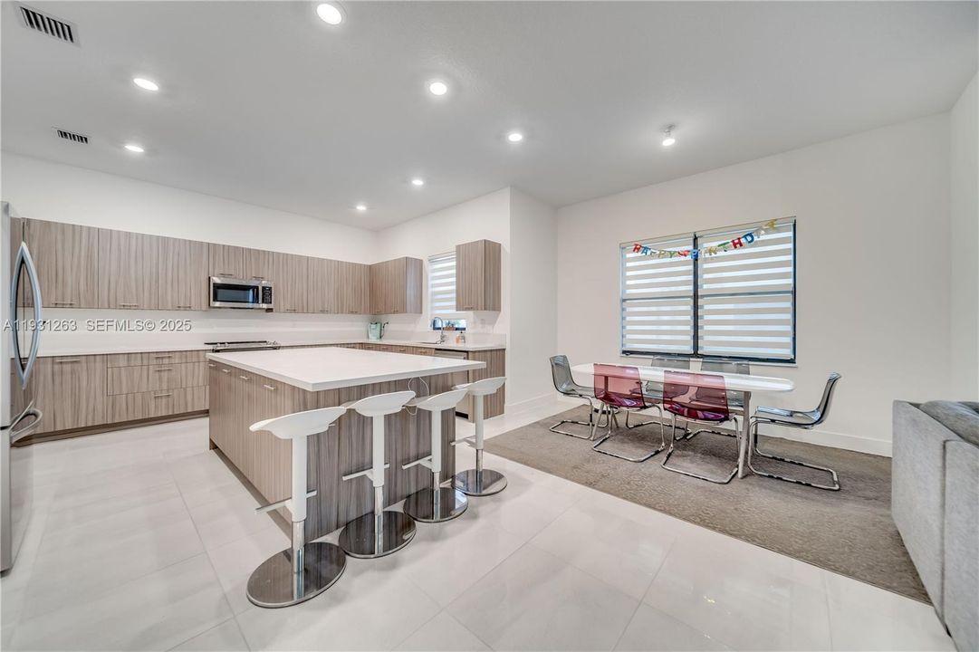 В аренду: $6,250 (4 спален, 3 ванн, 3631 Квадратных фут)