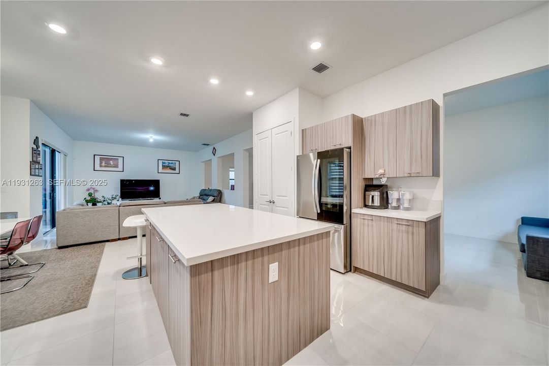 В аренду: $6,250 (4 спален, 3 ванн, 3631 Квадратных фут)