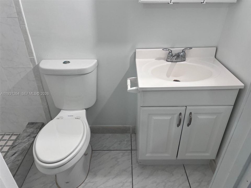 Active With Contract: $2,900 (2 beds, 1 baths, 1982 Square Feet)