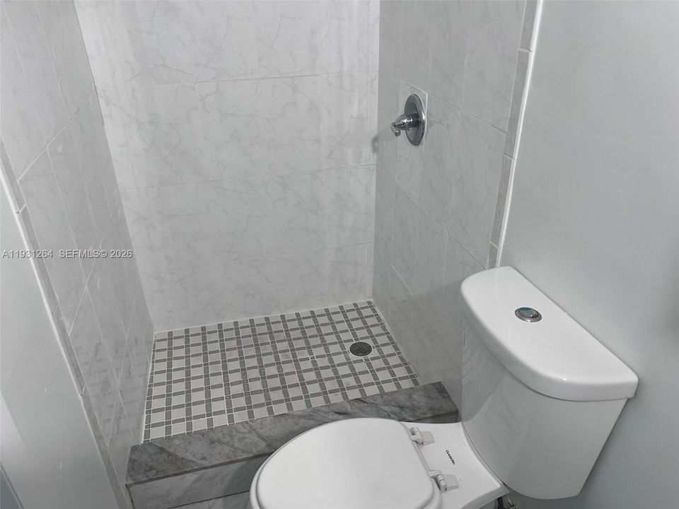 Active With Contract: $2,900 (2 beds, 1 baths, 1982 Square Feet)