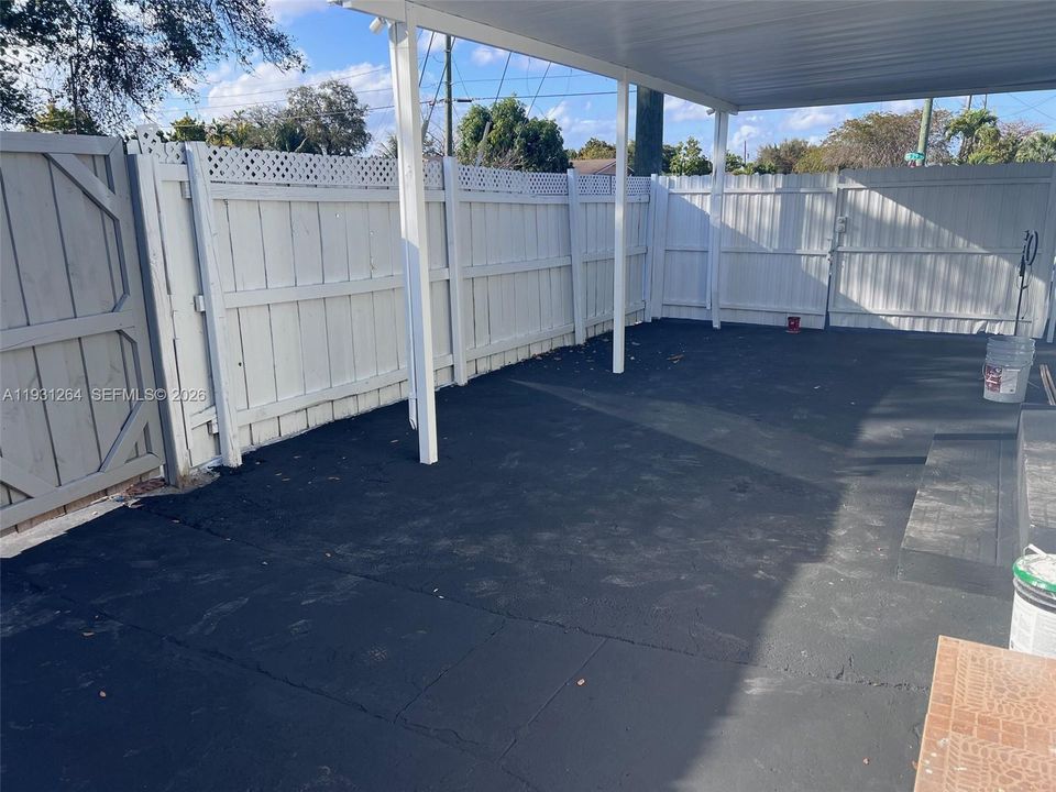 Active With Contract: $2,900 (2 beds, 1 baths, 1982 Square Feet)