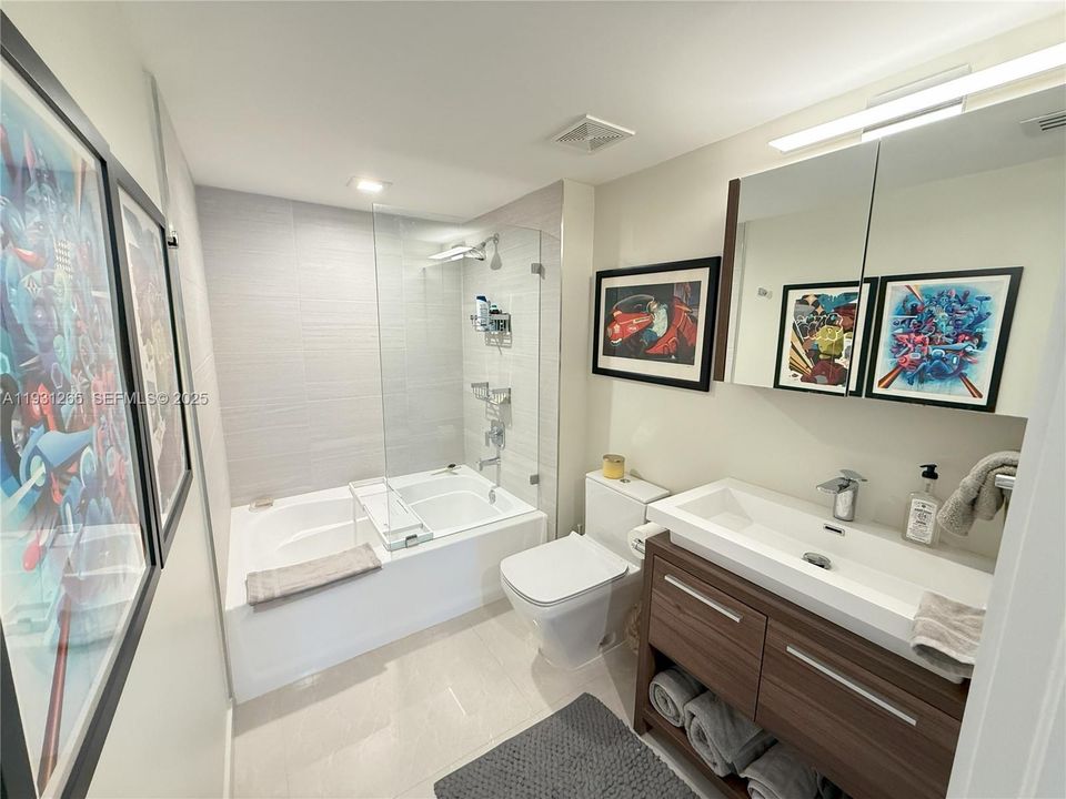 出租: $4,100 (2 贝兹, 2 浴室, 1140 平方英尺)