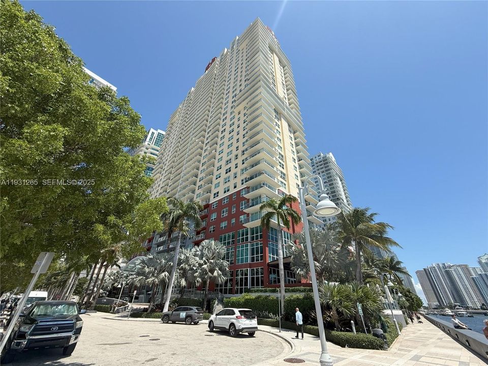 出租: $4,100 (2 贝兹, 2 浴室, 1140 平方英尺)