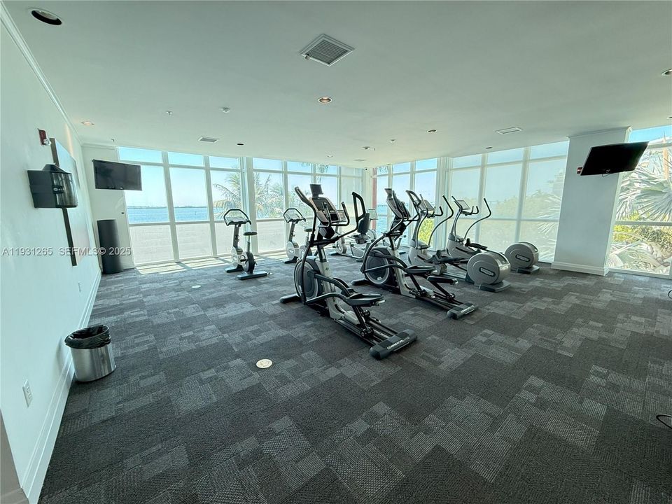 出租: $4,100 (2 贝兹, 2 浴室, 1140 平方英尺)