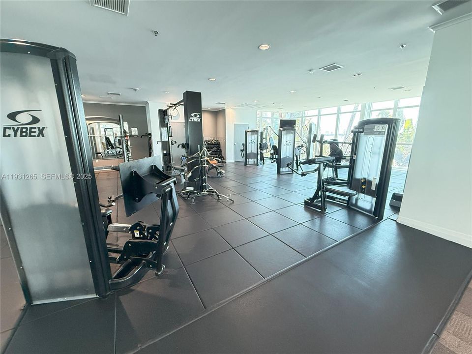 出租: $4,100 (2 贝兹, 2 浴室, 1140 平方英尺)