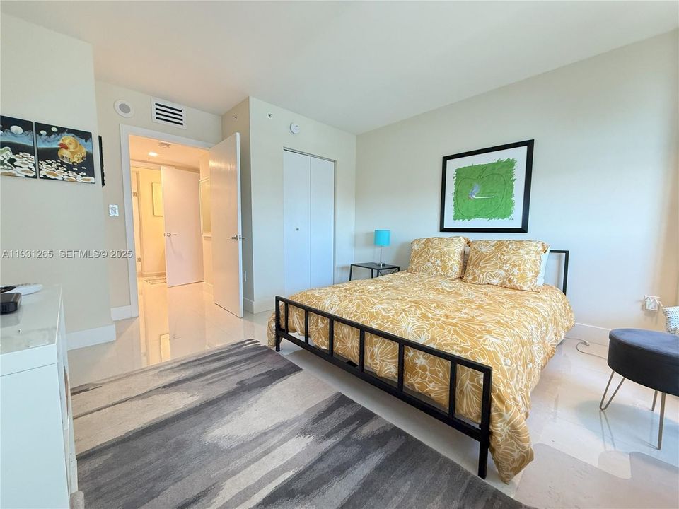 出租: $4,100 (2 贝兹, 2 浴室, 1140 平方英尺)