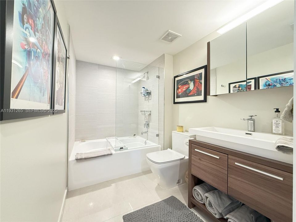 出租: $4,100 (2 贝兹, 2 浴室, 1140 平方英尺)