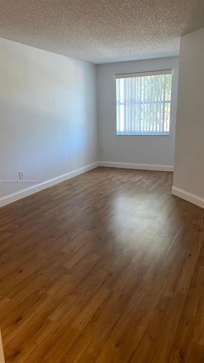 В аренду: $2,350 (2 спален, 2 ванн, 1091 Квадратных фут)