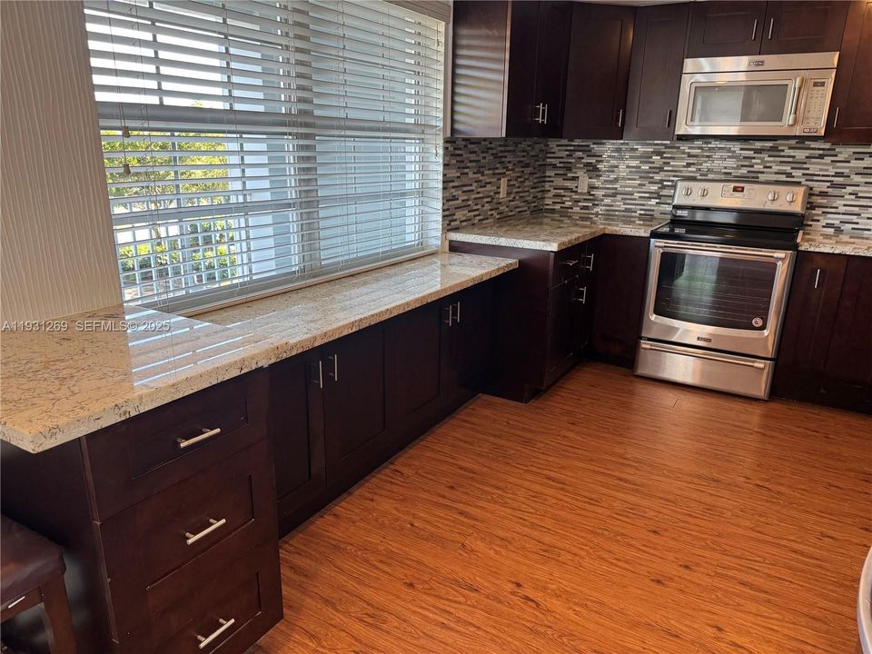 For Sale: $295,000 (3 beds, 2 baths, 1620 Square Feet)