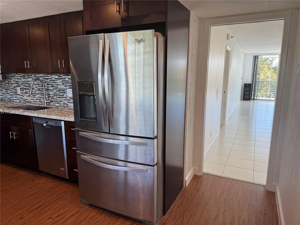 For Sale: $295,000 (3 beds, 2 baths, 1620 Square Feet)