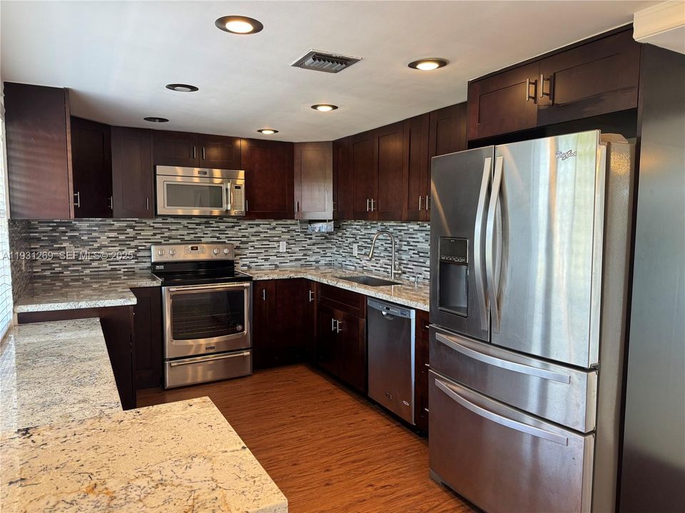 For Sale: $295,000 (3 beds, 2 baths, 1620 Square Feet)