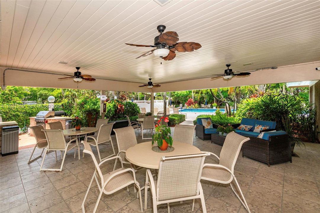 For Sale: $295,000 (3 beds, 2 baths, 1620 Square Feet)