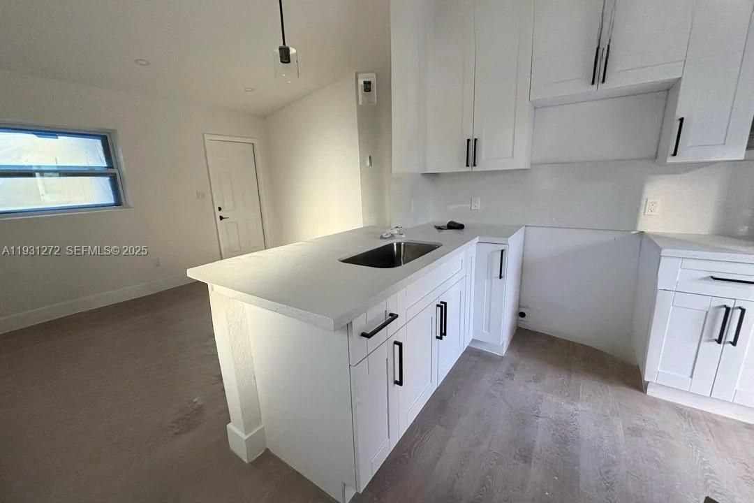 На продажу: $289,000 (2 спален, 1 ванн, 600 Квадратных фут)