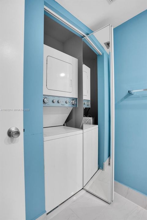 待售: $164,900 (1 贝兹, 1 浴室, 1045 平方英尺)