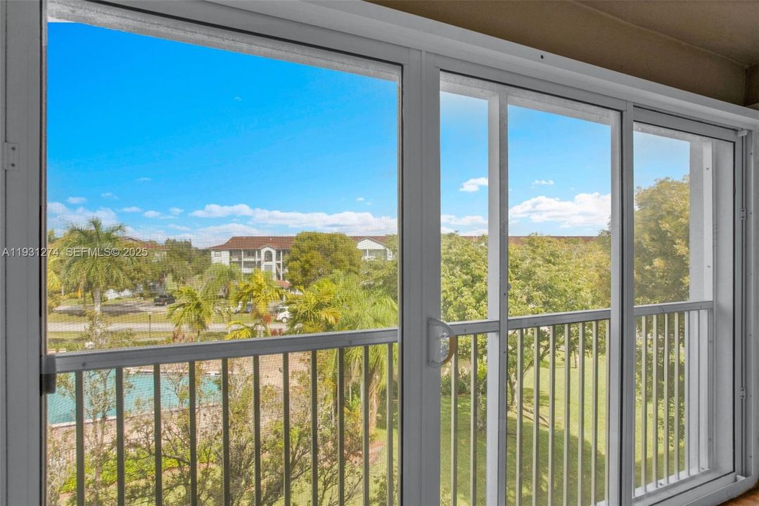 待售: $164,900 (1 贝兹, 1 浴室, 1045 平方英尺)