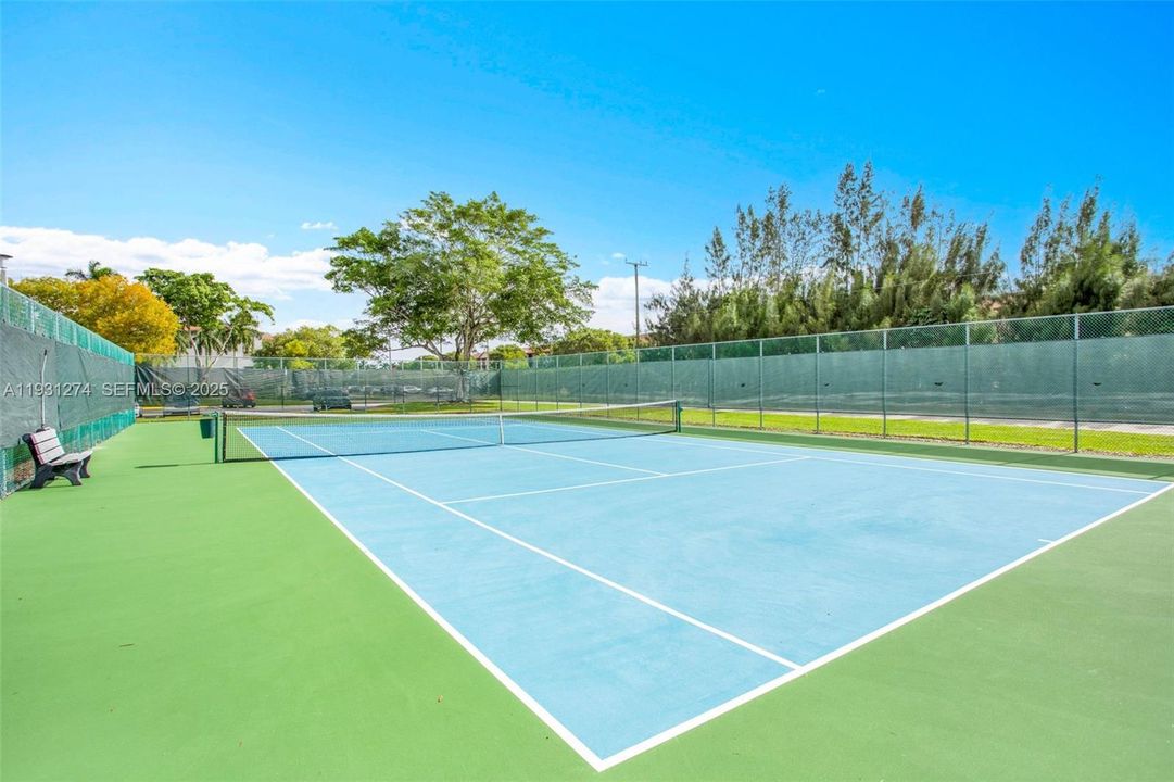 待售: $164,900 (1 贝兹, 1 浴室, 1045 平方英尺)