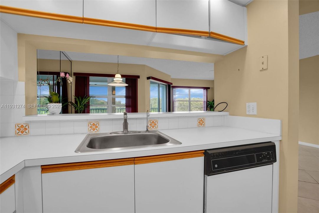 待售: $164,900 (1 贝兹, 1 浴室, 1045 平方英尺)