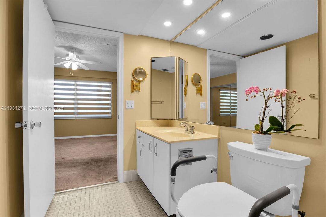 待售: $164,900 (1 贝兹, 1 浴室, 1045 平方英尺)