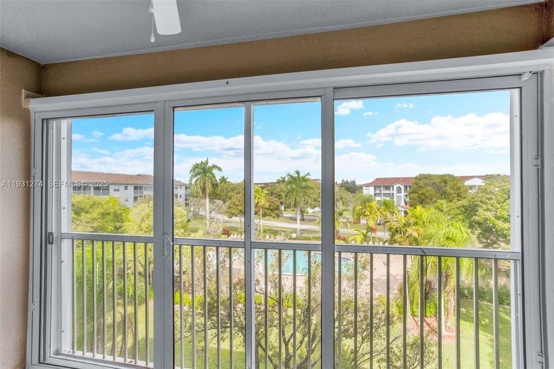 待售: $164,900 (1 贝兹, 1 浴室, 1045 平方英尺)