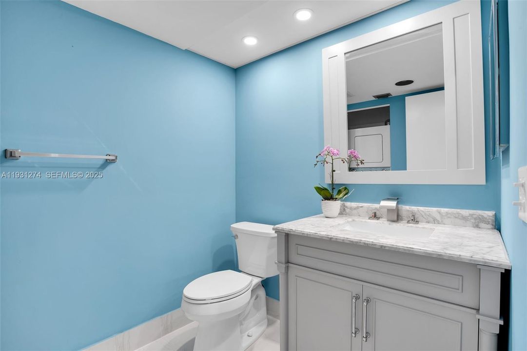 待售: $164,900 (1 贝兹, 1 浴室, 1045 平方英尺)