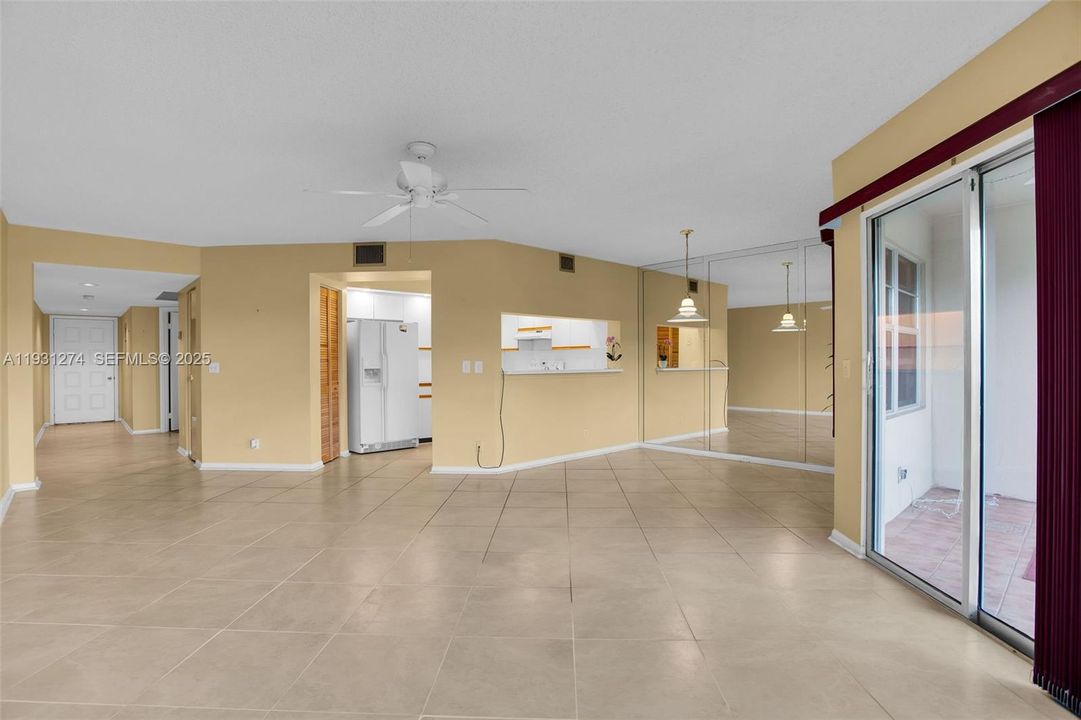 待售: $164,900 (1 贝兹, 1 浴室, 1045 平方英尺)