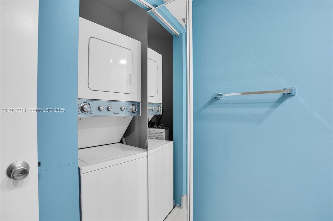 待售: $164,900 (1 贝兹, 1 浴室, 1045 平方英尺)