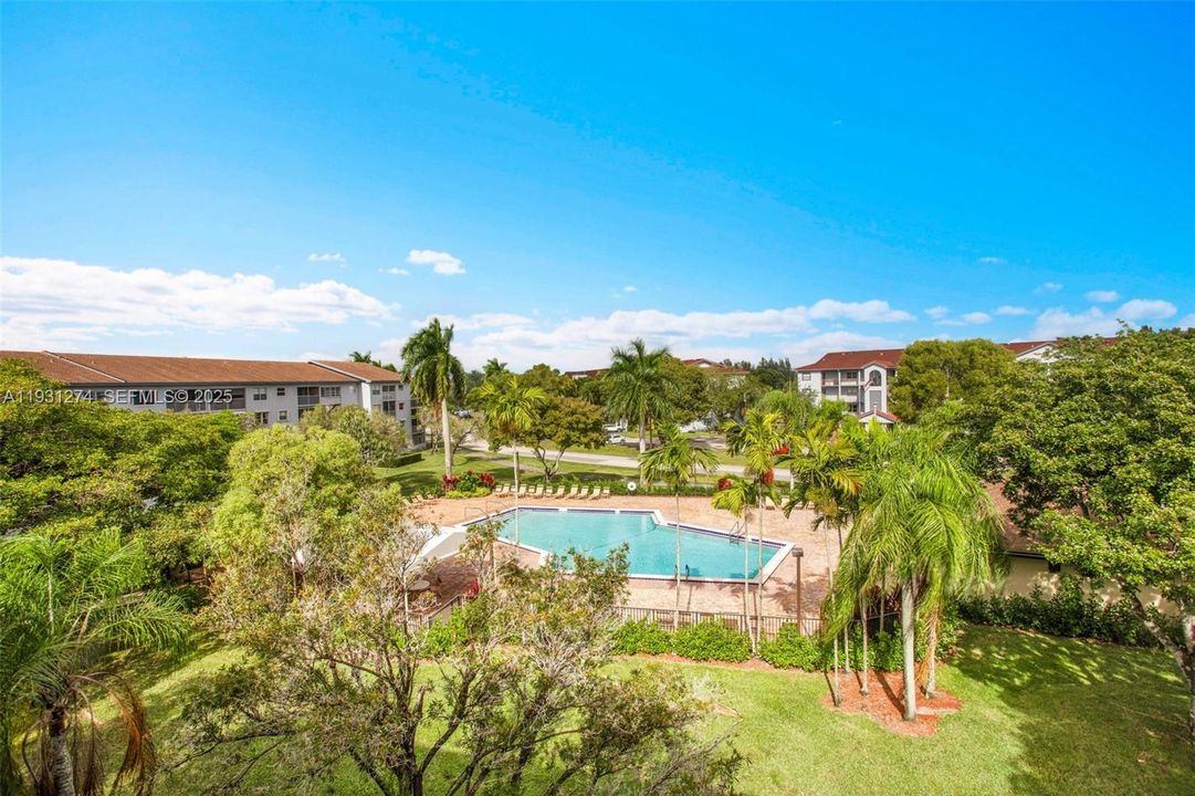 待售: $164,900 (1 贝兹, 1 浴室, 1045 平方英尺)