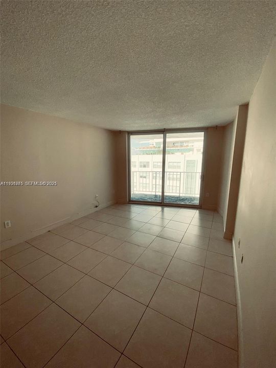 В аренду: $2,800 (1 спален, 1 ванн, 750 Квадратных фут)