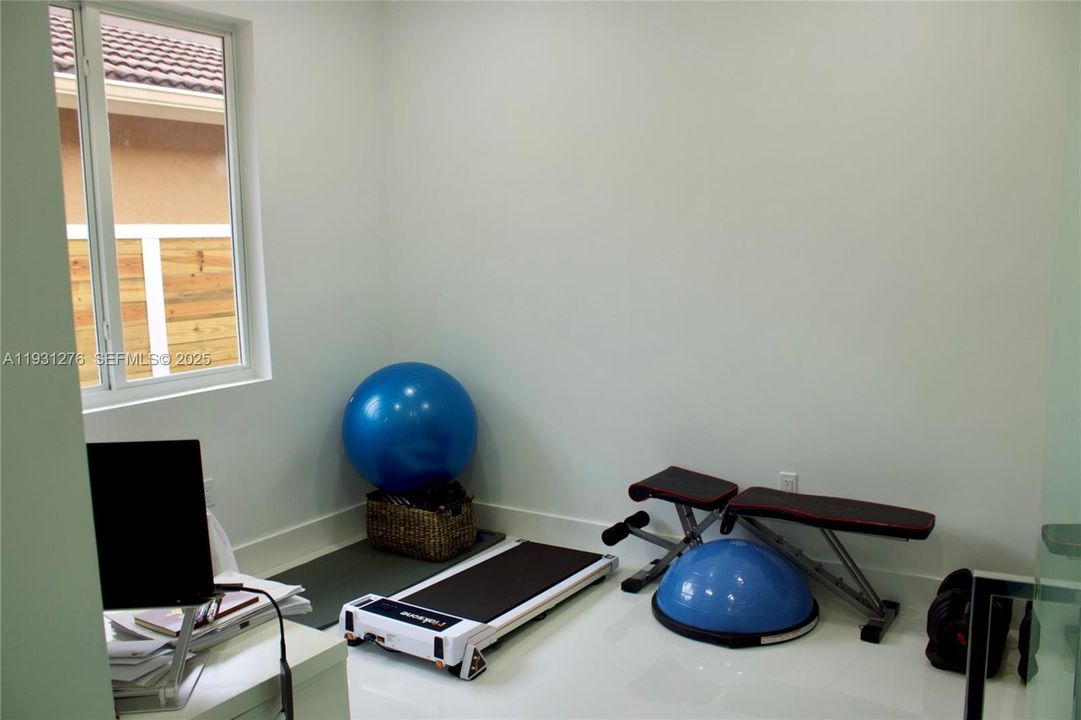 For Rent: $5,000 (4 beds, 3 baths, 1555 Square Feet)