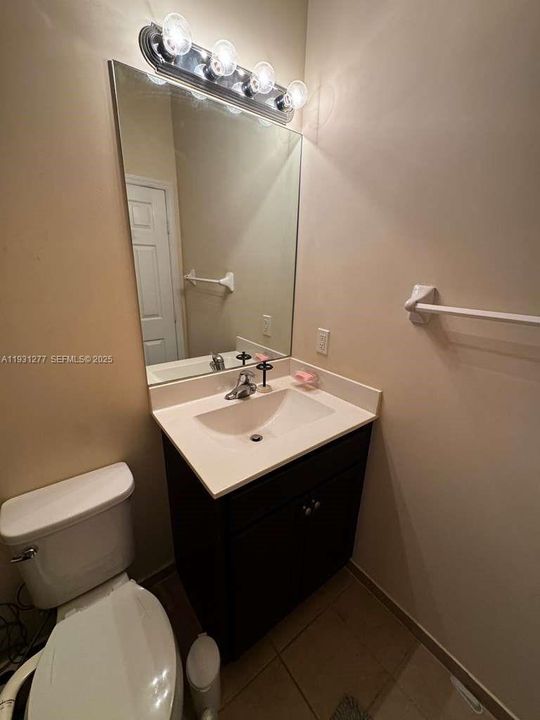 For Rent: $2,200 (2 beds, 2 baths, 1290 Square Feet)