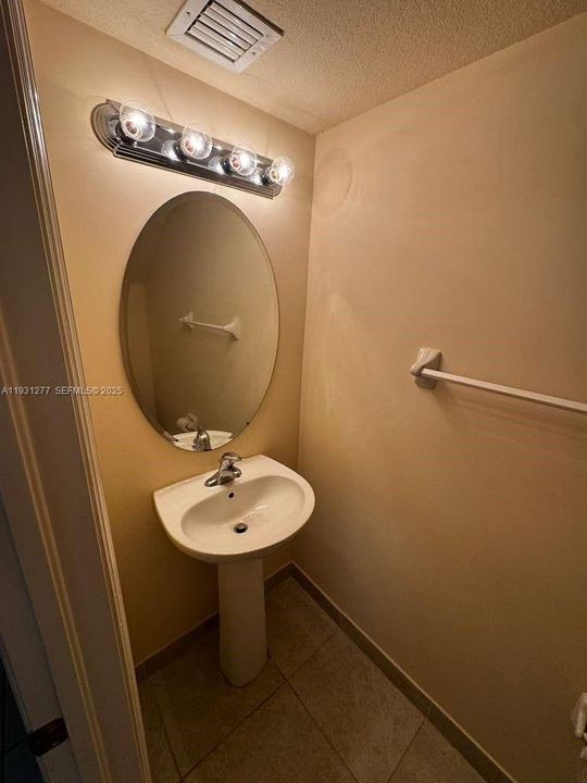 For Rent: $2,200 (2 beds, 2 baths, 1290 Square Feet)