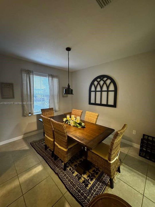 For Rent: $2,200 (2 beds, 2 baths, 1290 Square Feet)