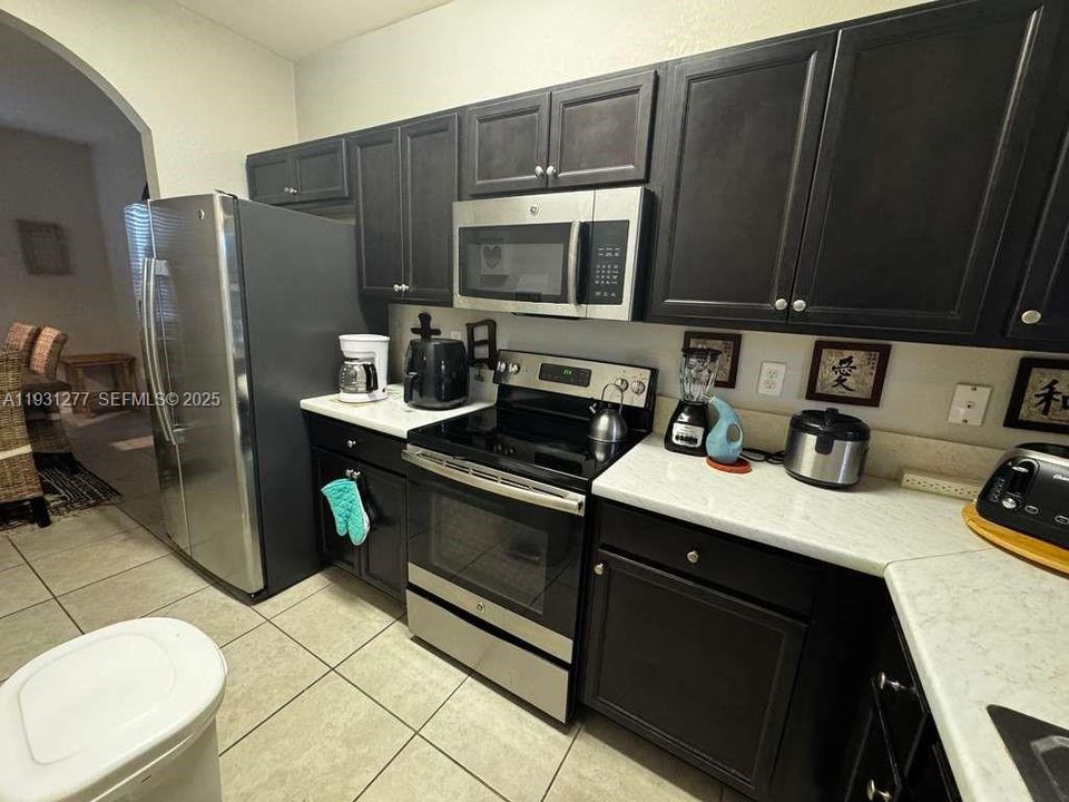 For Rent: $2,200 (2 beds, 2 baths, 1290 Square Feet)