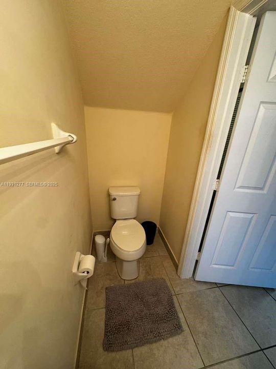 For Rent: $2,200 (2 beds, 2 baths, 1290 Square Feet)