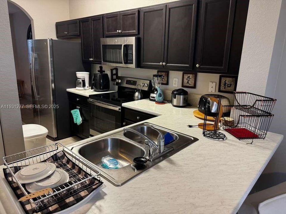 For Rent: $2,200 (2 beds, 2 baths, 1290 Square Feet)