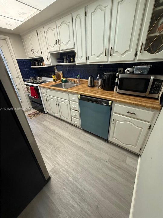 For Sale: $350,000 (3 beds, 2 baths, 1070 Square Feet)