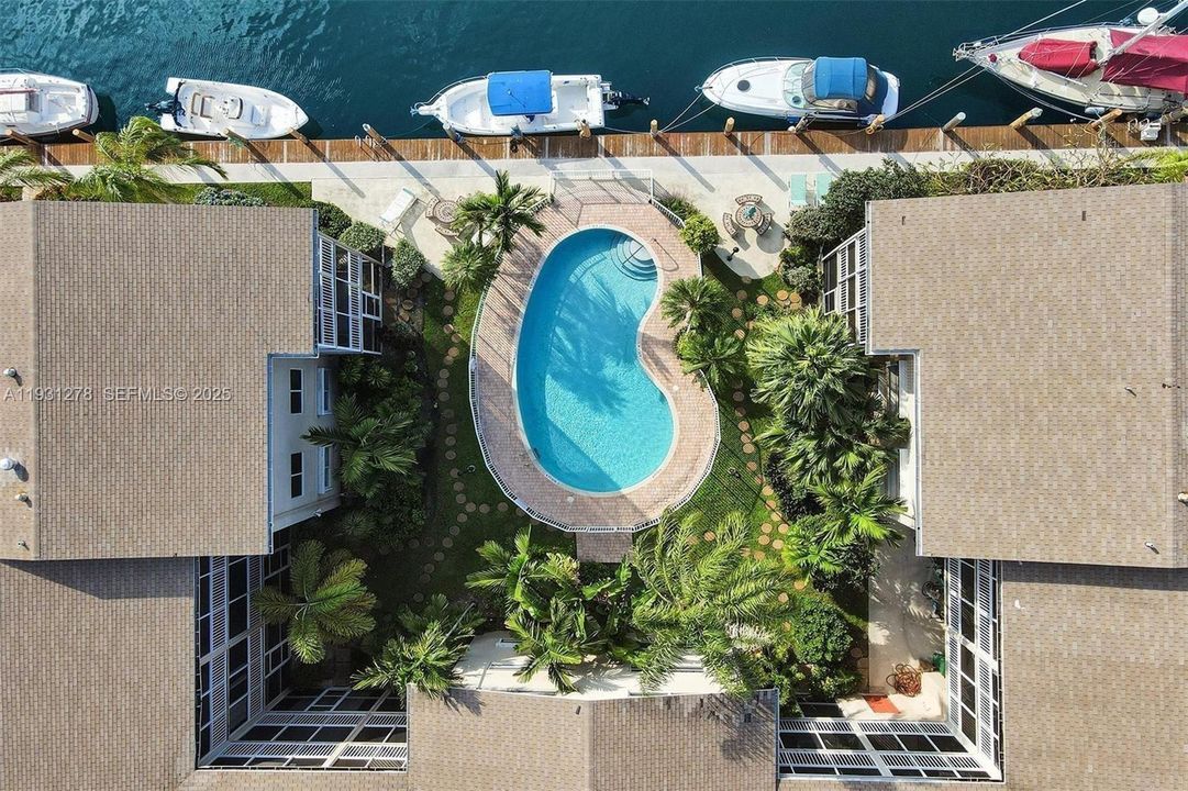 For Sale: $350,000 (3 beds, 2 baths, 1070 Square Feet)