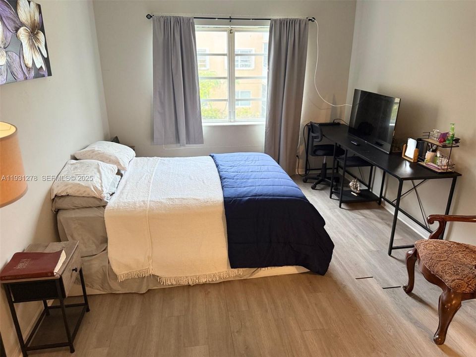 For Sale: $350,000 (3 beds, 2 baths, 1070 Square Feet)