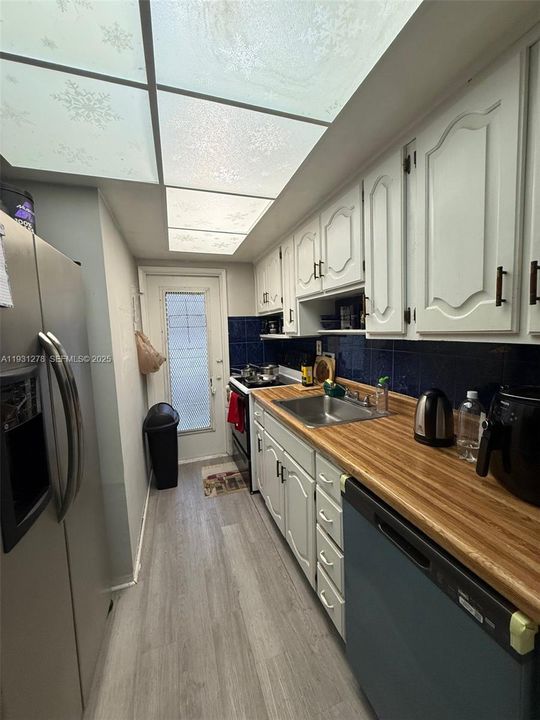 For Sale: $350,000 (3 beds, 2 baths, 1070 Square Feet)