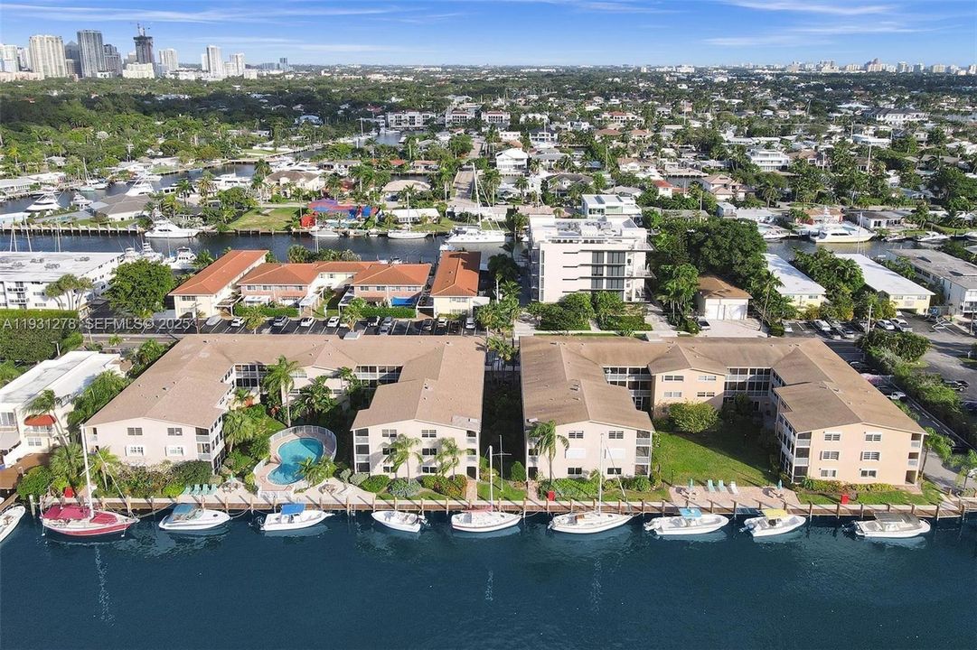 For Sale: $350,000 (3 beds, 2 baths, 1070 Square Feet)