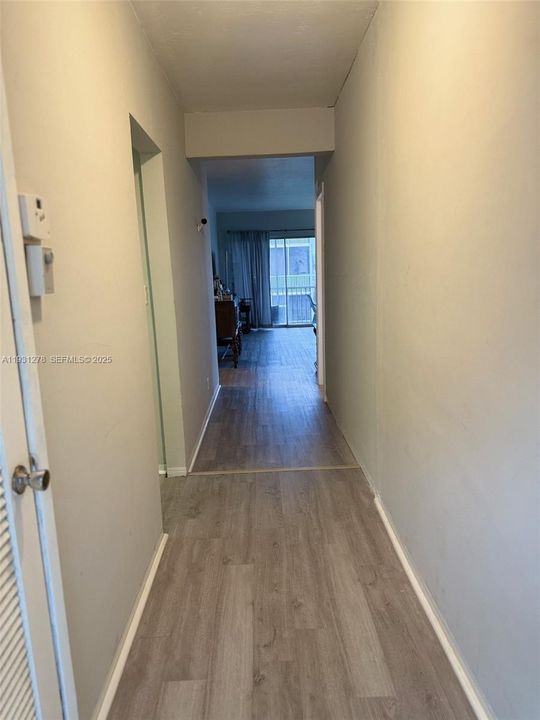 For Sale: $350,000 (3 beds, 2 baths, 1070 Square Feet)