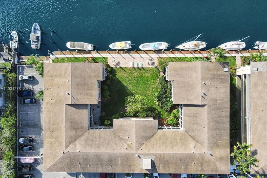 For Sale: $350,000 (3 beds, 2 baths, 1070 Square Feet)