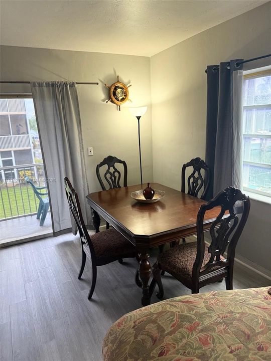 For Sale: $350,000 (3 beds, 2 baths, 1070 Square Feet)