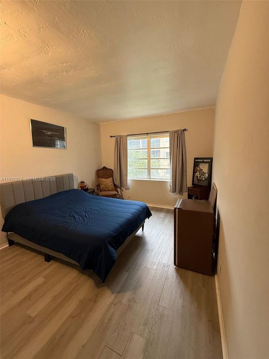 For Sale: $350,000 (3 beds, 2 baths, 1070 Square Feet)