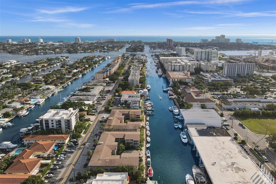 For Sale: $350,000 (3 beds, 2 baths, 1070 Square Feet)