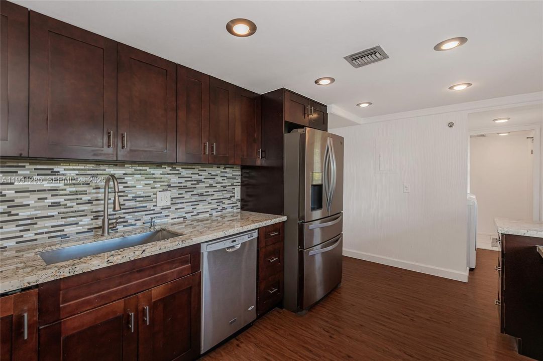 出租: $2,400 (3 贝兹, 2 浴室, 1620 平方英尺)