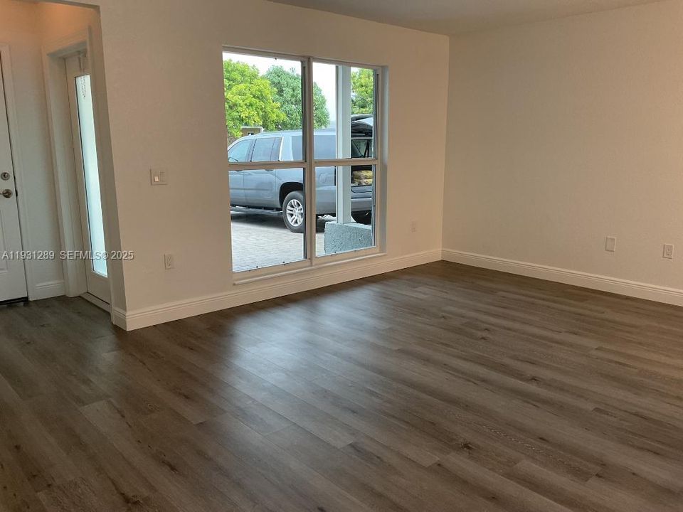 For Rent: $3,800 (3 beds, 2 baths, 1422 Square Feet)