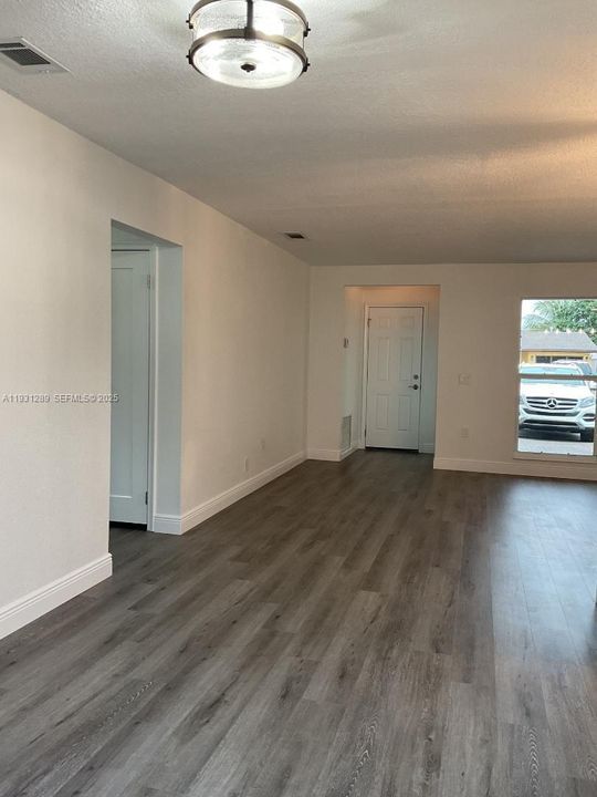 For Rent: $3,800 (3 beds, 2 baths, 1422 Square Feet)