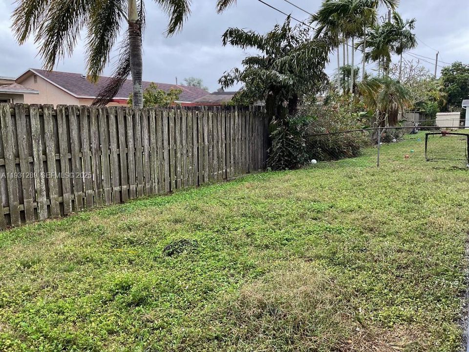 For Rent: $3,800 (3 beds, 2 baths, 1422 Square Feet)