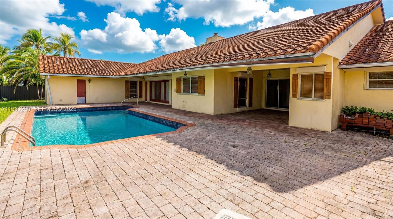 En Venta: $1,700,000 (6 camas, 6 baños, 4799 Pies cuadrados)